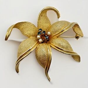 Vintage Benedikt NY Brooch Gold Large Sculptural Flower Gold Tone 2.5 In